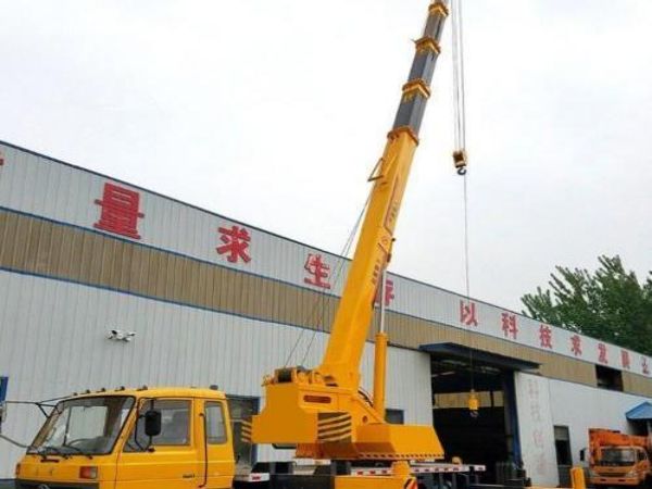 江宁区吊车出租电话_吊车租赁公司浅谈如何安全驾驶吊车